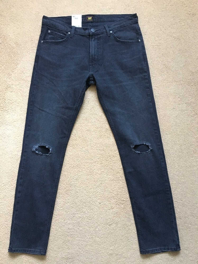 Lee Men’s Luke Slim Tapered Stretch Rip Knee Black Jeans, Size W34″ /L32″, £100.