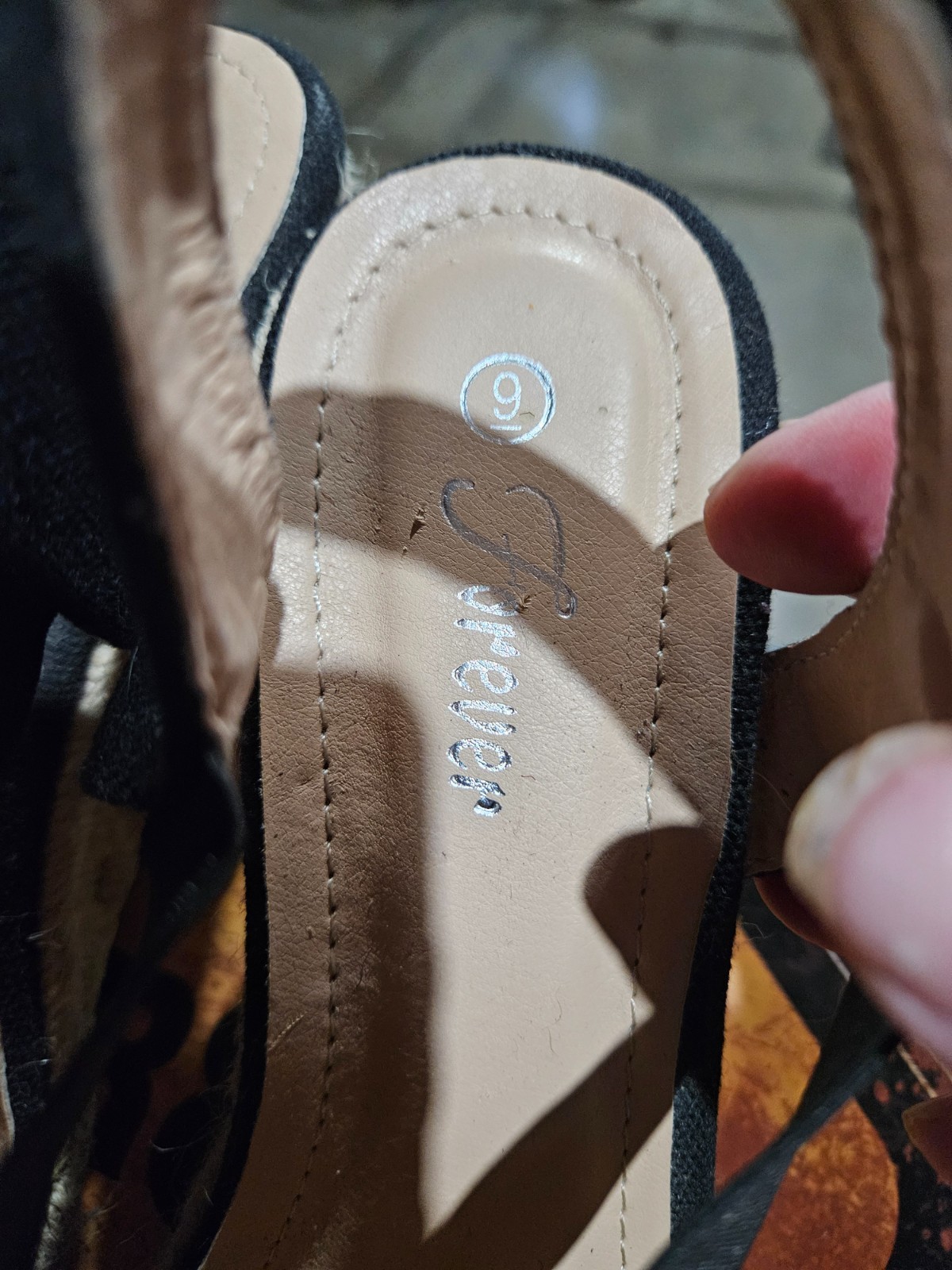 Forever Women’s Closed Toe Wedge Sandal Size 9