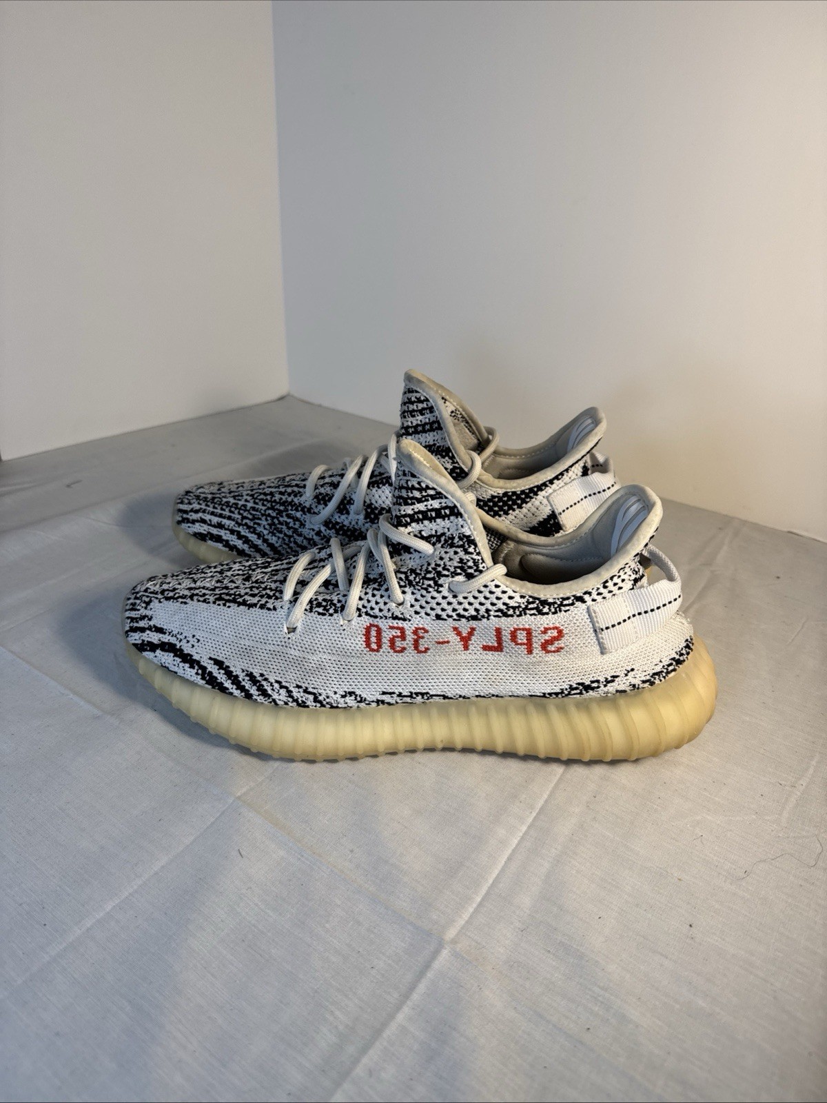 Size 9.5 – adidas Yeezy Boost 350 V2 Low Zebra