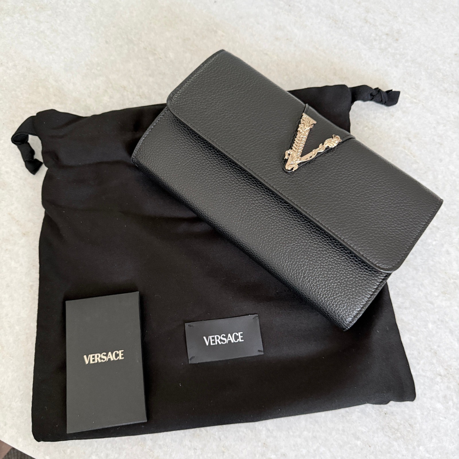 Versace Virtus Wallet on Chain Black Vitello Leather Bag 1006264 Nero-Oro