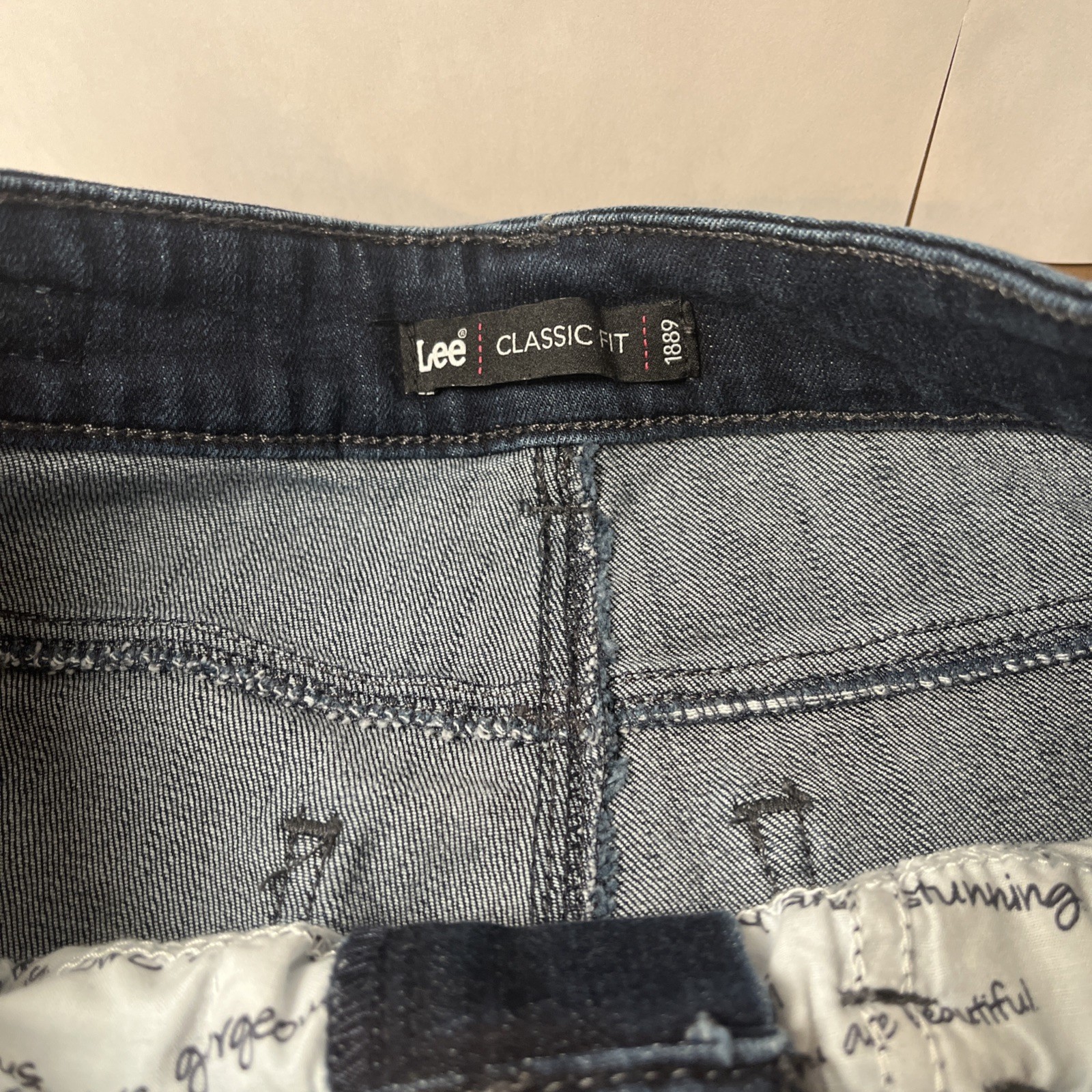 Lee Classic Fit Size 6 Medium Dark Wash No Rips Or Frays Great Condition