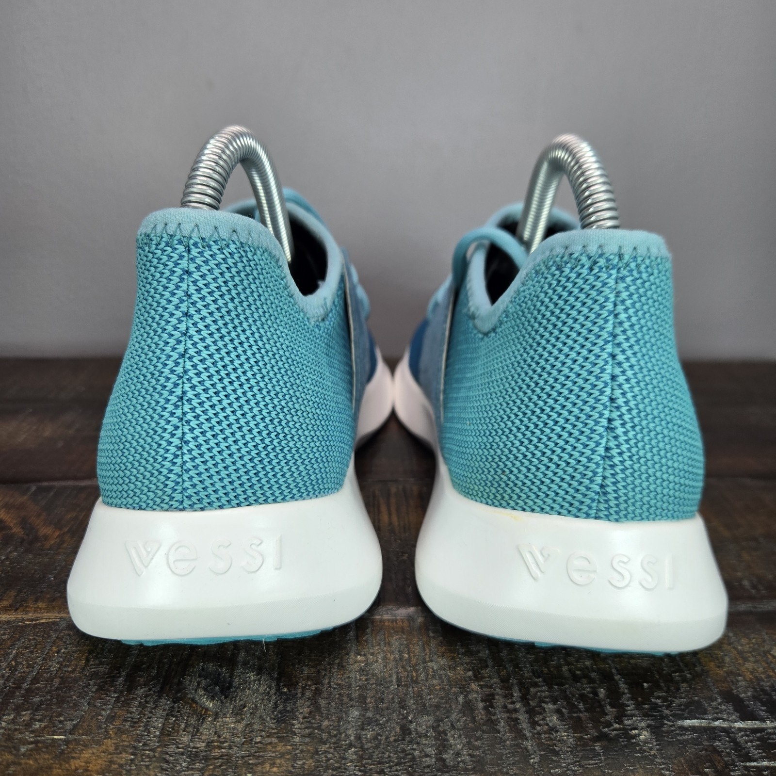 Vessi Everyday Classic Womens Size 7 Waterproof Shoes Sneakers World Water Day
