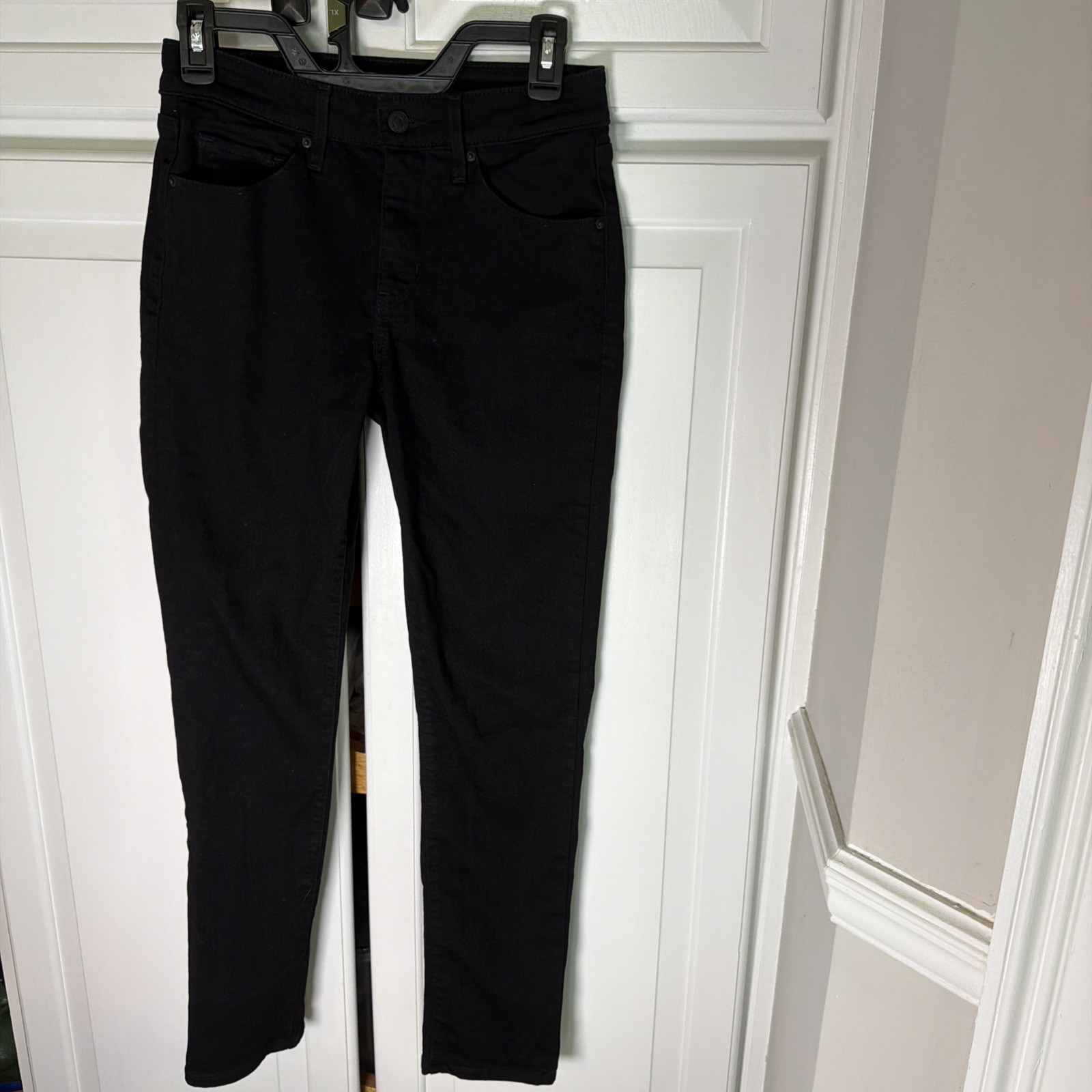 Levi’s Women’s Classic Mid Rise Skinny Size 4 W27 L28 Black Stretch Denim