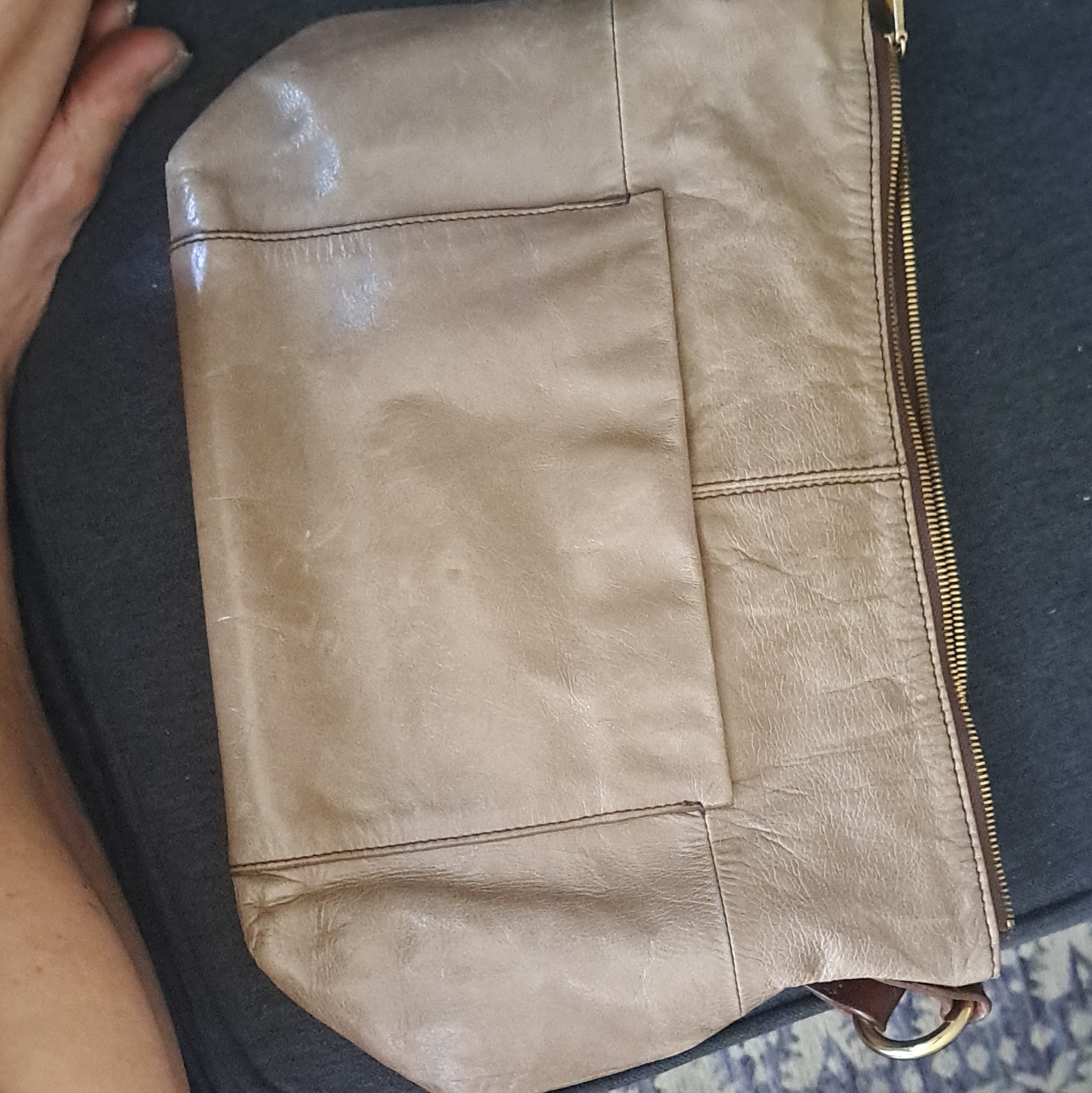 HOBO Large Beige Shoulder Bag Brown Strap Floral Lining Gold Hardware Zip