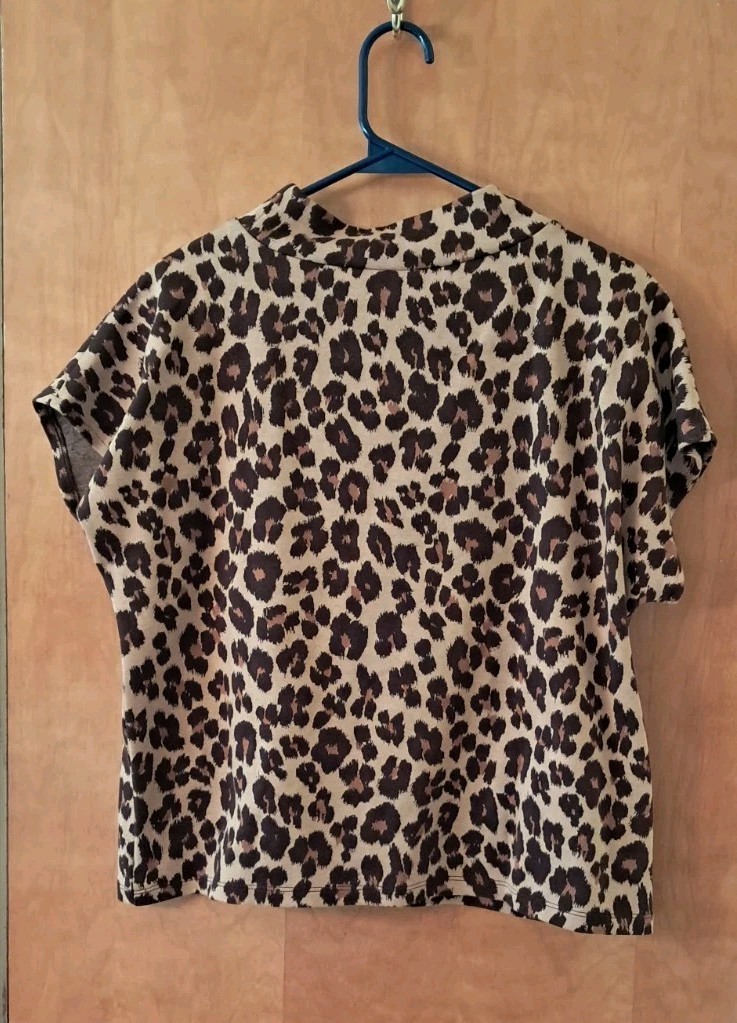 Ann Taylor Leopard Print Mock Neck Top Horsebit Gold Chain Medium M Excellent