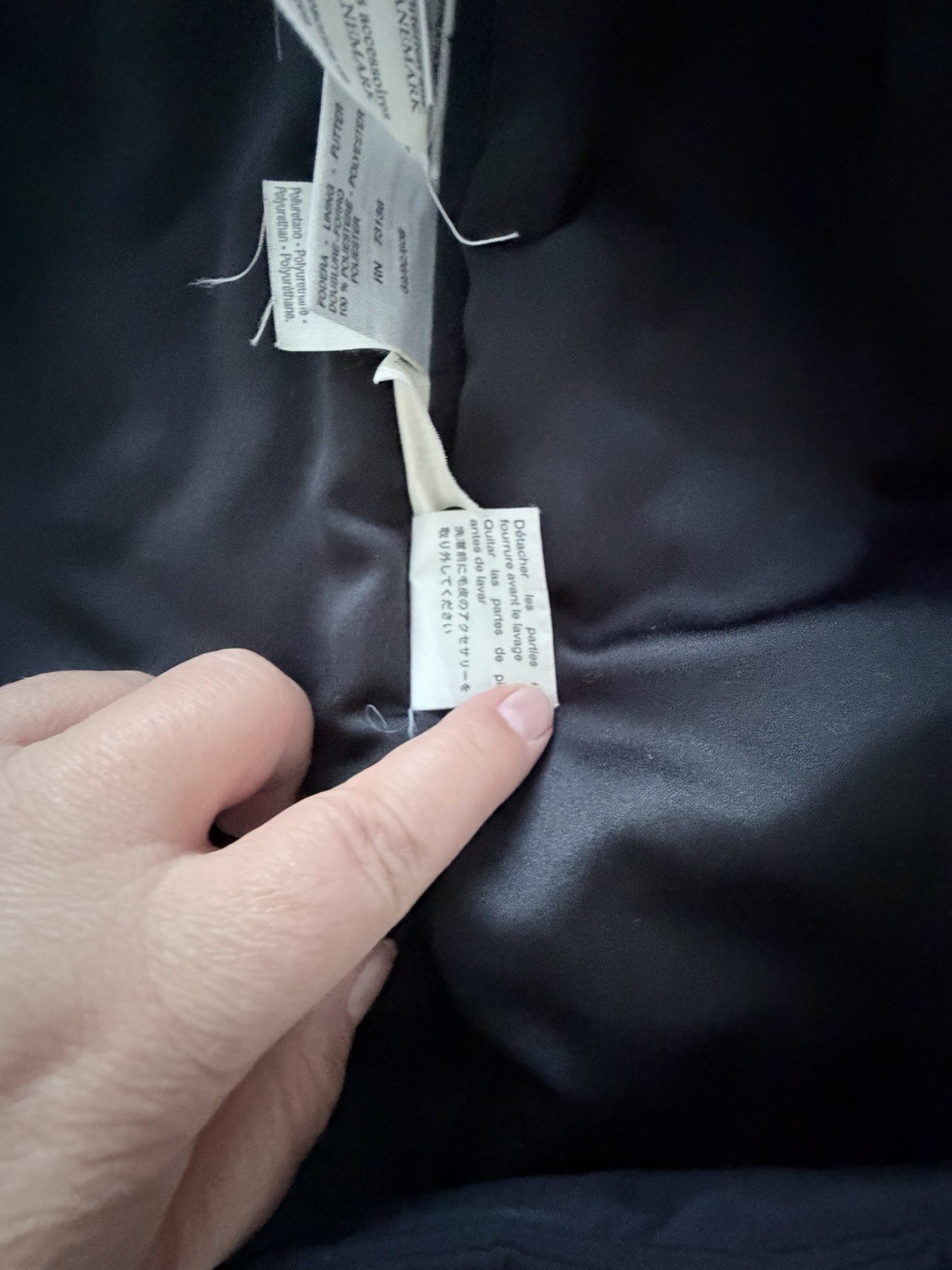 Max Mara quilted coat features a structured collar, IT42 VGC