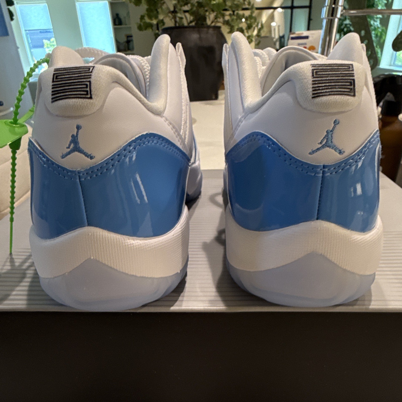Jordan Air Jordan 11 Retro Low UNC Blue FV5104-100