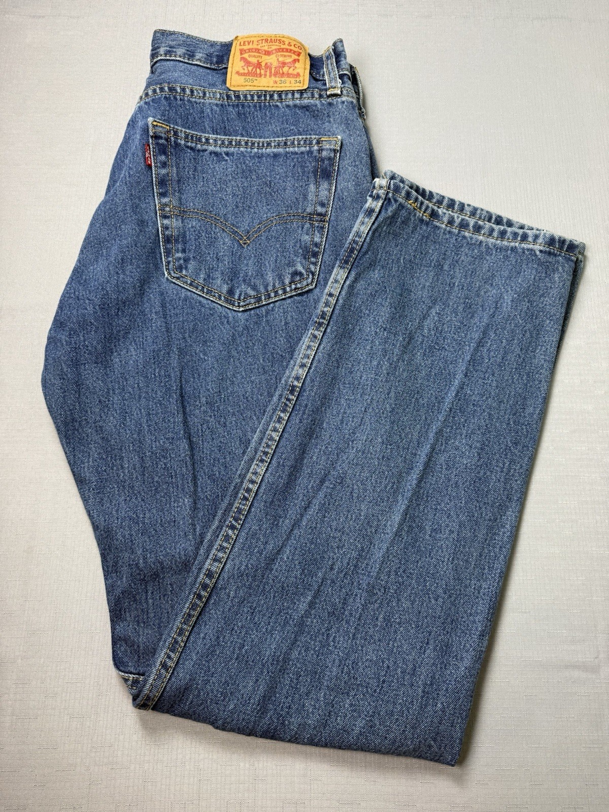 Levi’s 505 Men’s Jeans W36 L34 Regular Fit Straight Leg Medium Wash Blue Denim