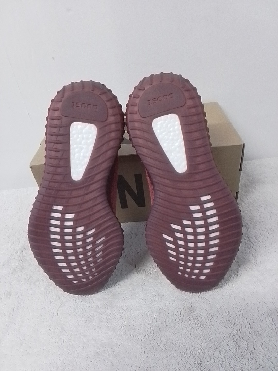 Size 9 Men’s Adidas Yeezy Boost 350 V2 CMPCT Slate Red Lace Up Sneakers Shoes