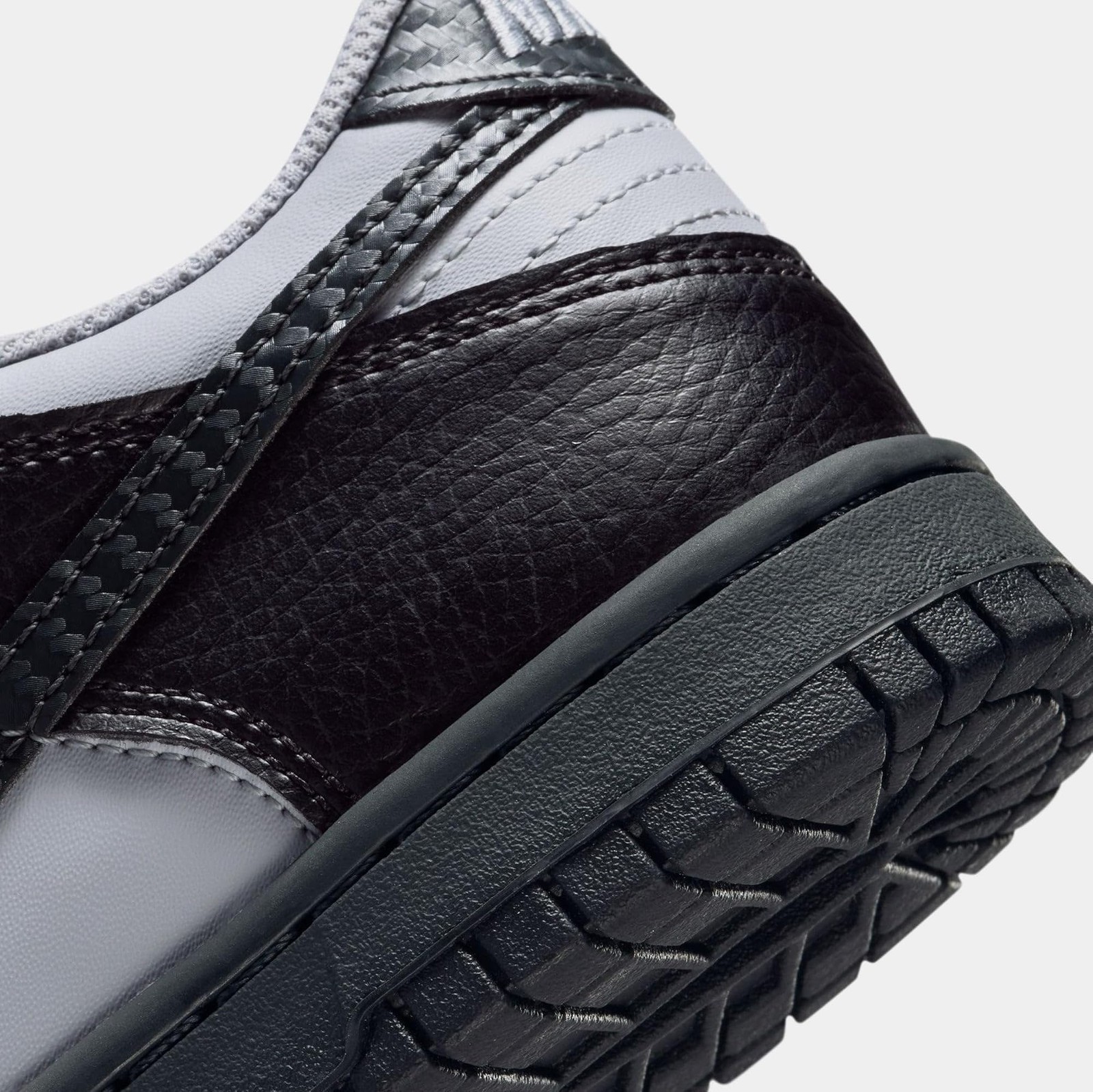 Nike Dunk Low Grade School Lifestyle Shoes (Wolf Grey/Anthracite/Black) – Wolf G
