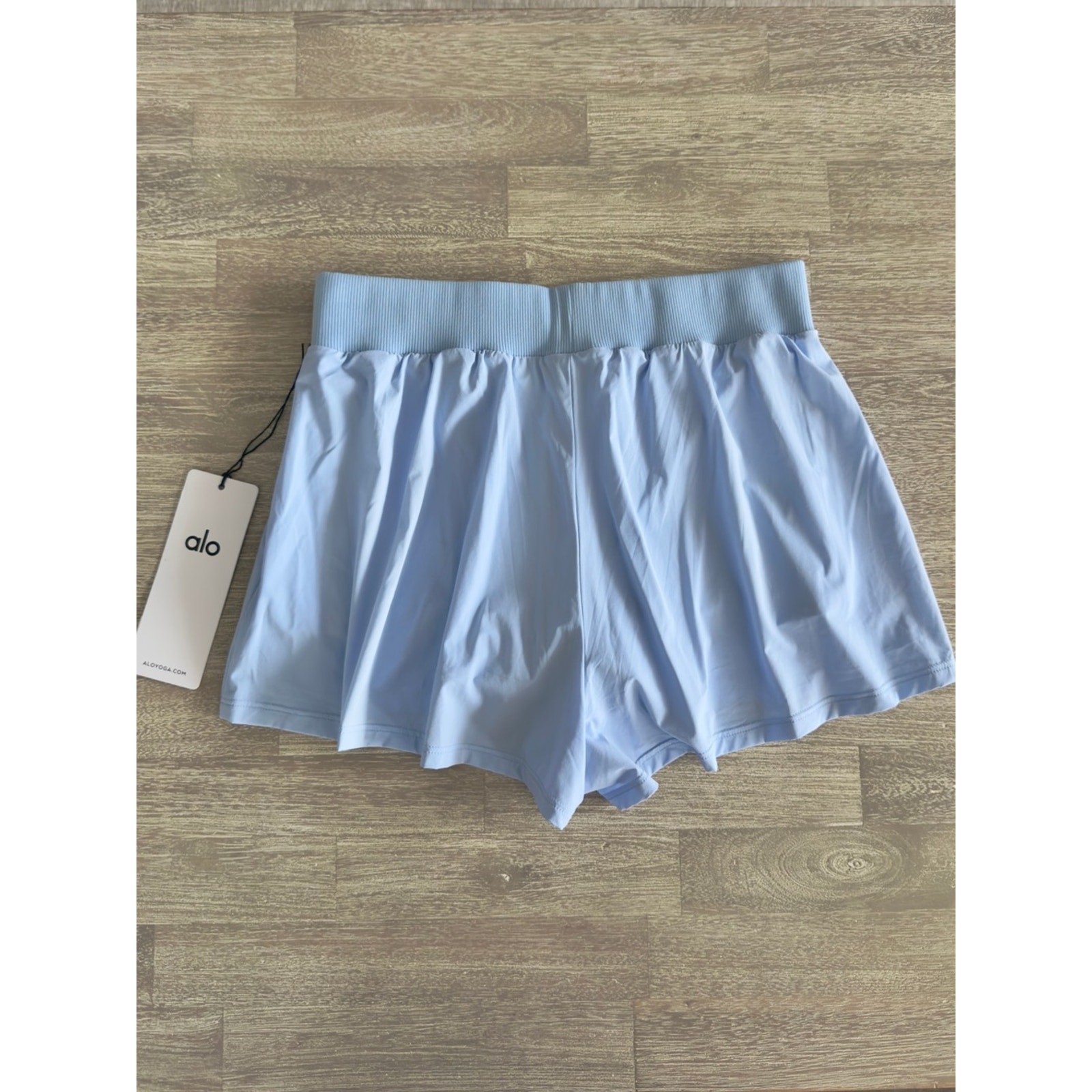 ALO Yoga Breezy Short Seashell Blue Small NWT Rare Sold Out Hard To Find