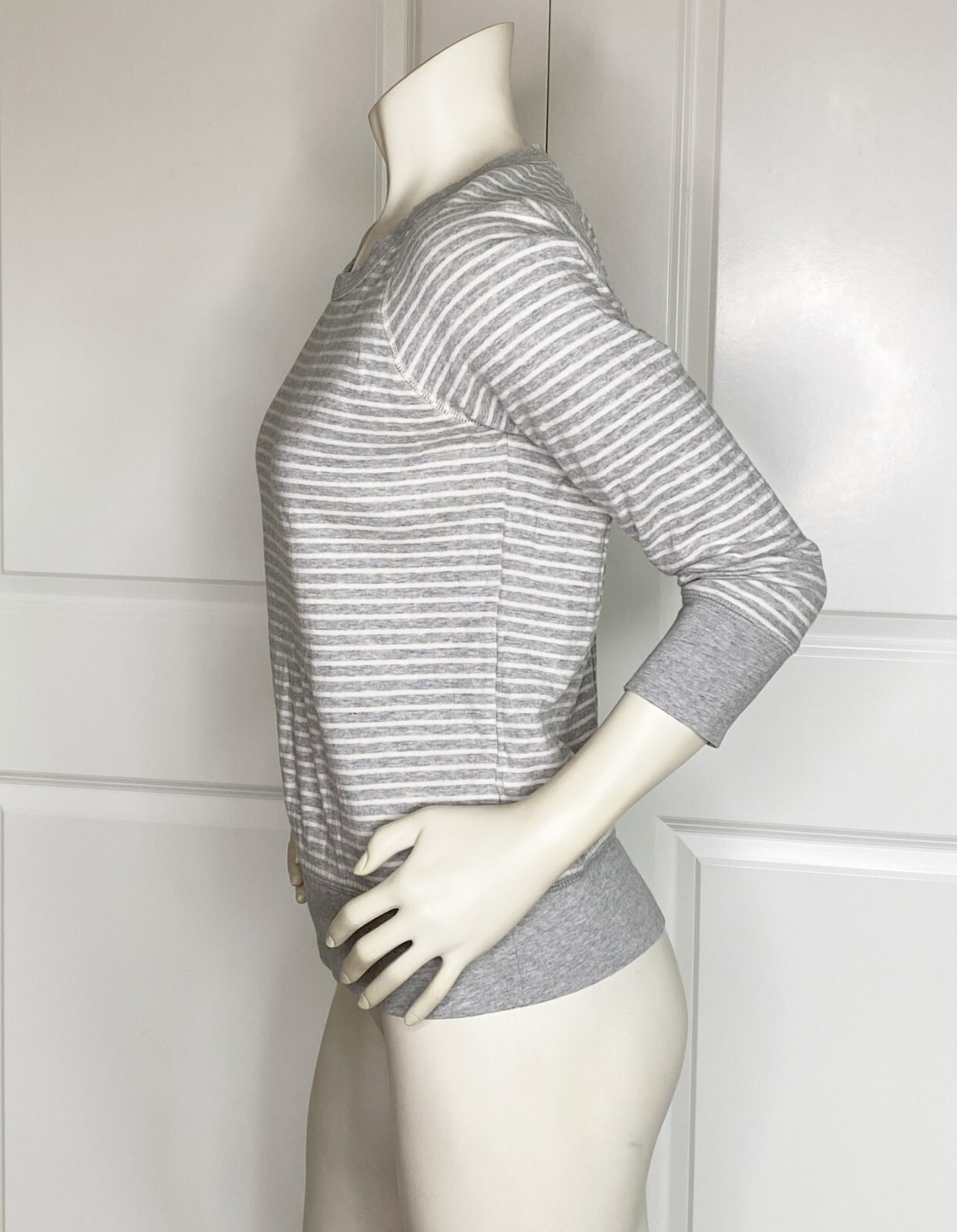 STANDARD JAMES PERSE IVORY GRAY STRIPE CREW NECK 3/4 SLEEVE PULLOVER SIZE: 2