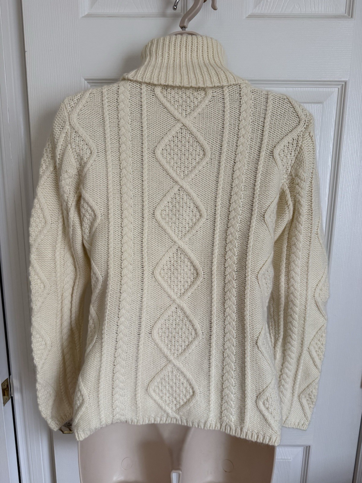 EDDIE BAUER IVORY WOOL CREW SWEATER SIZE M