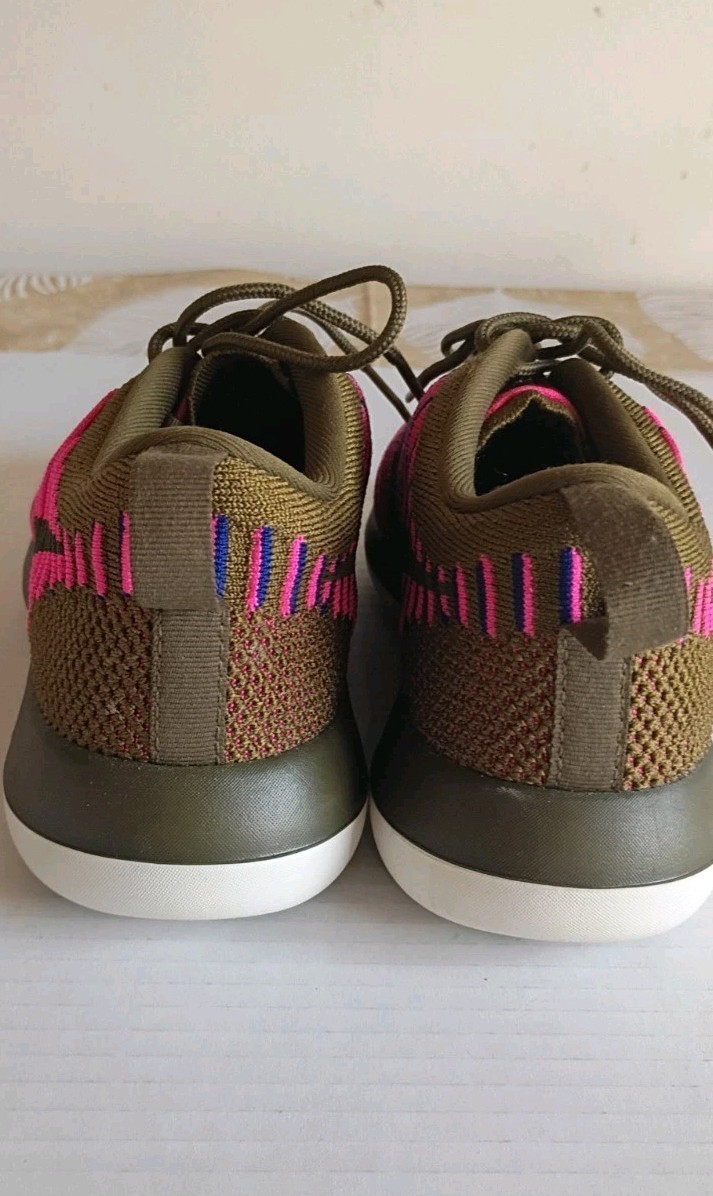 Nike Low Top Striped Pink/Green Lace-Up Athletic Sneaker Teens