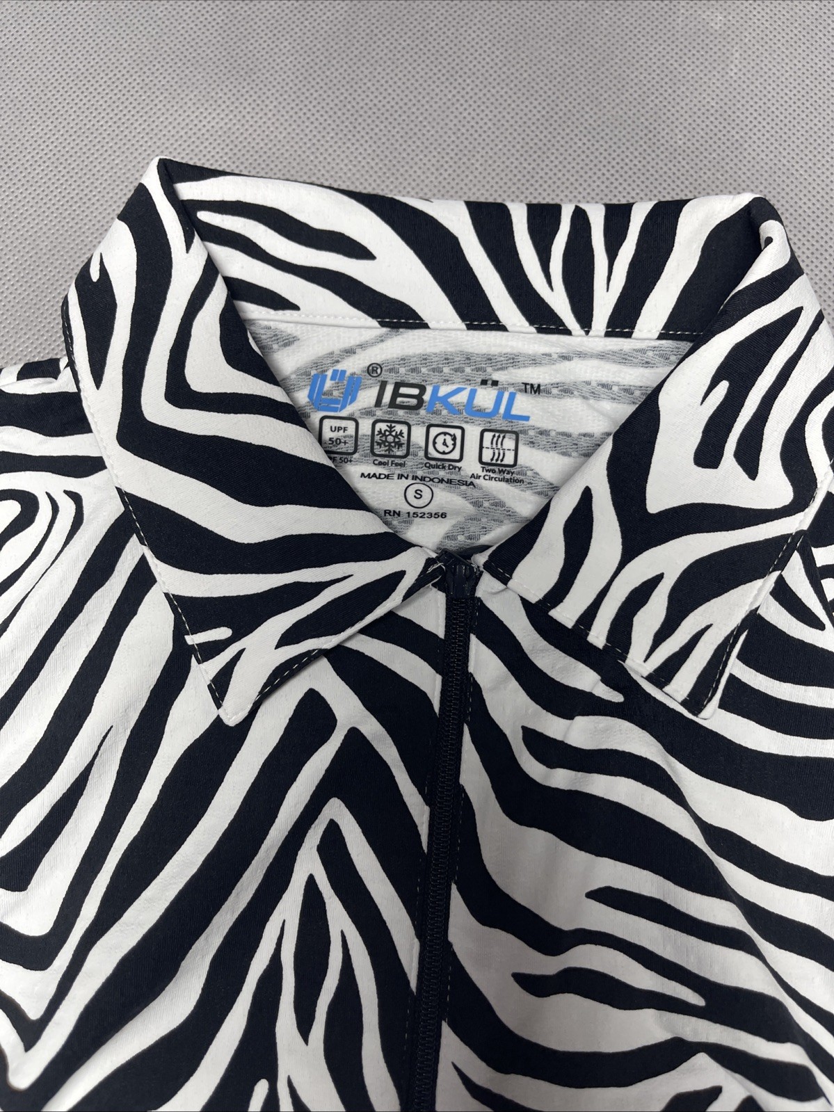 IBKUL Black & White Cecilia Zebra Print Long Sleeve Small Drawstring UPF 50+