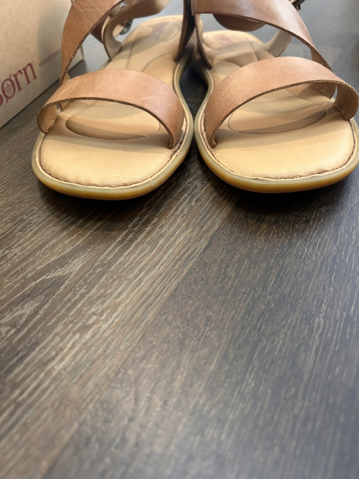 Born Leah Leather Strappy OPEN-TOE FLATS SANDALS 10 M, Tan w/box