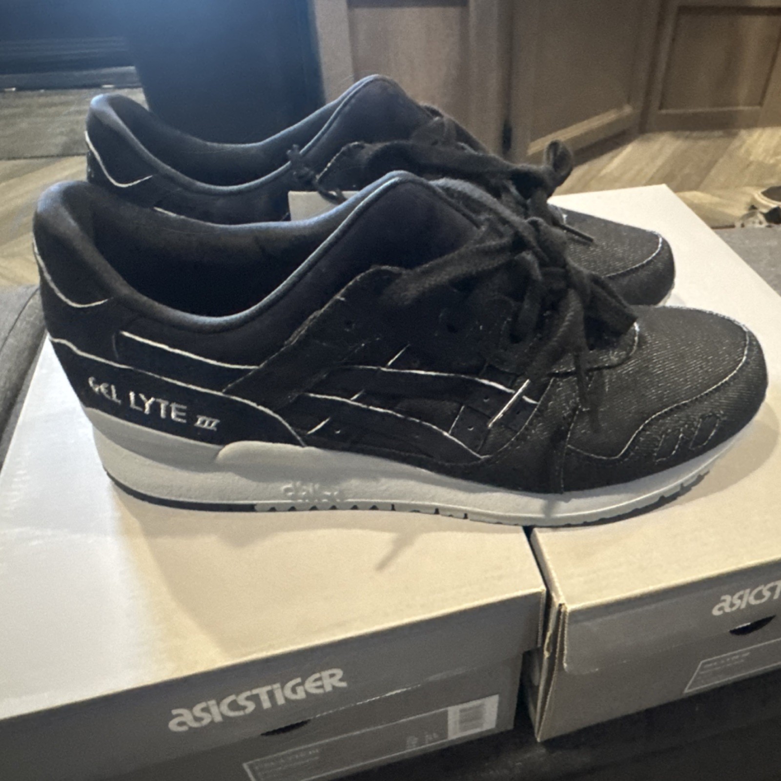 ASICS GEL-Lyte III Mid Grey/Black Men’s Low Top Sneakers H7ZNQ-9690