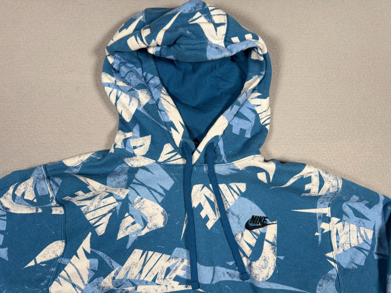 Nike Sportswear Essentials All Over White Nike Logo Print Hoodie – Blue – Size M