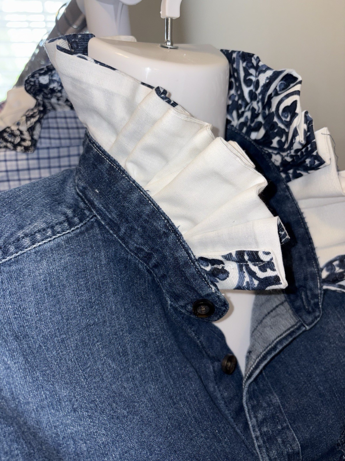 Goodfellow & Co Denim Upcycled S Blue Floral Point Collar Button-Up Long Sleeve
