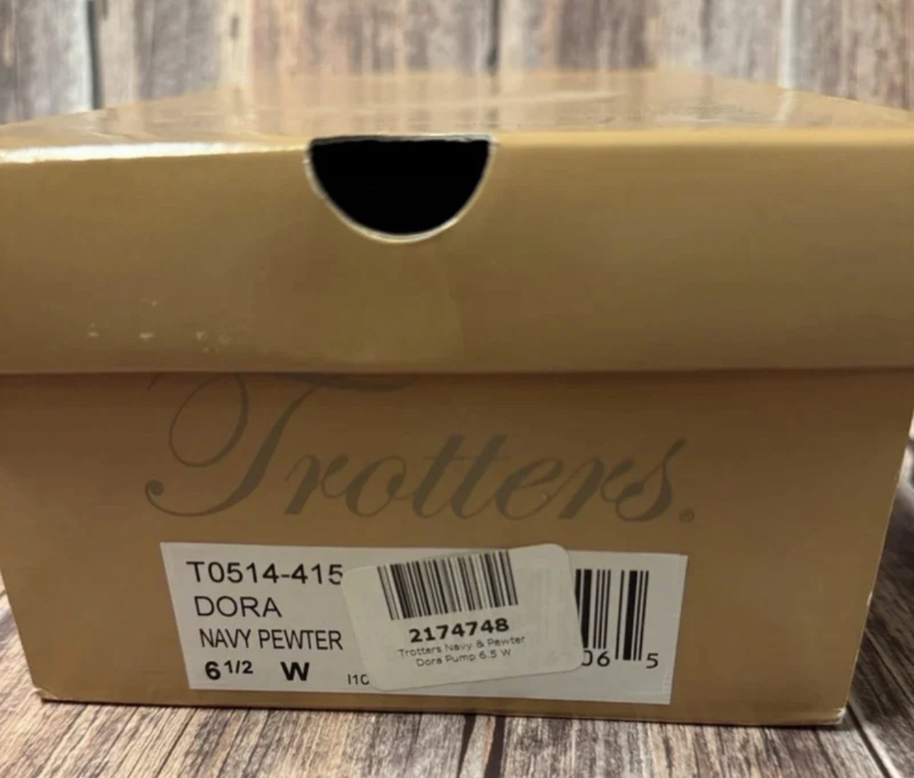Never Worn Trotters Navy and Pewter Pump Size 6.5W Item #PHK6940