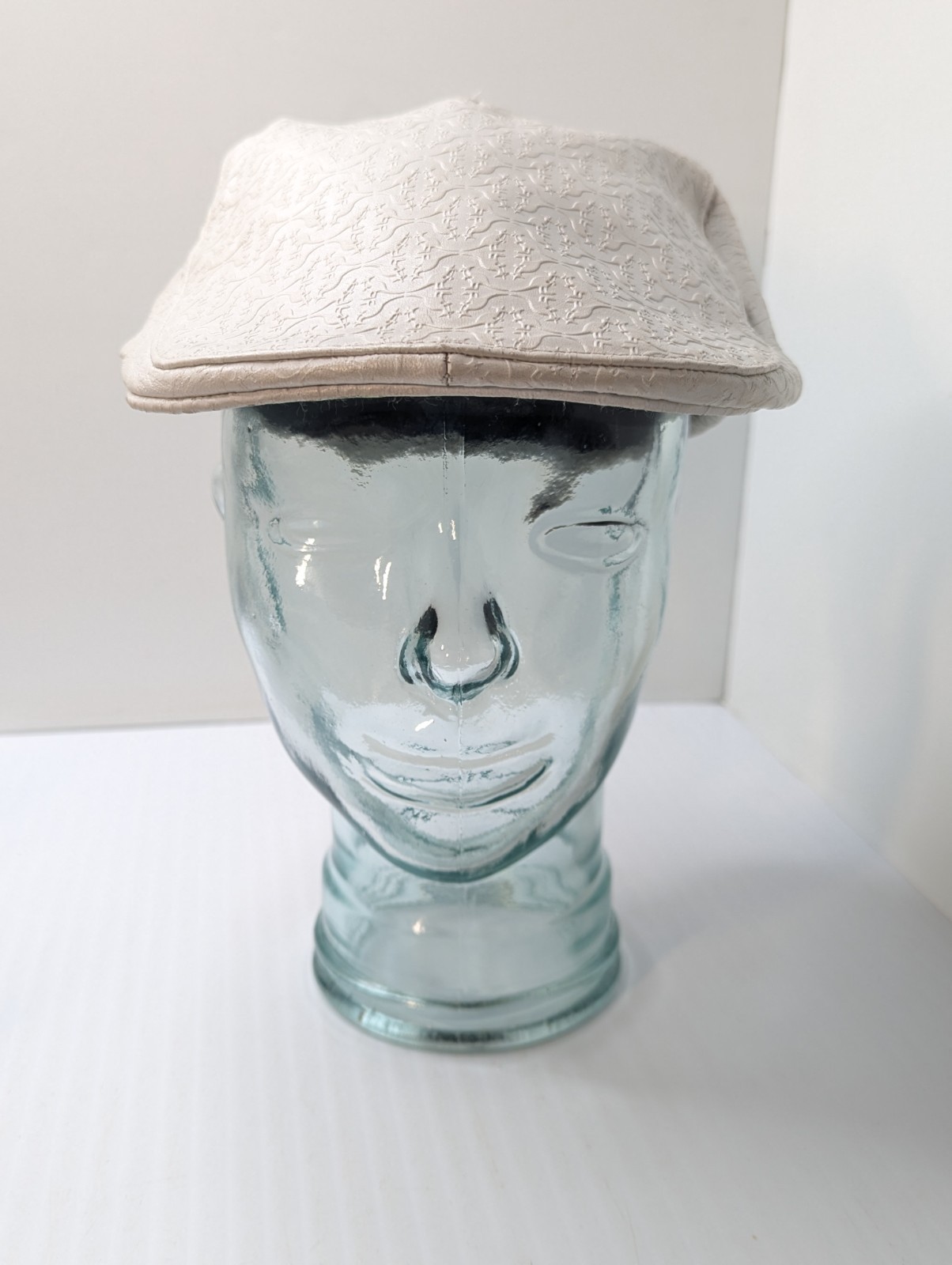 Kangol Kanganude Emb White Leather Flat Hat Cap Kangaroo Print Size Medium RARE