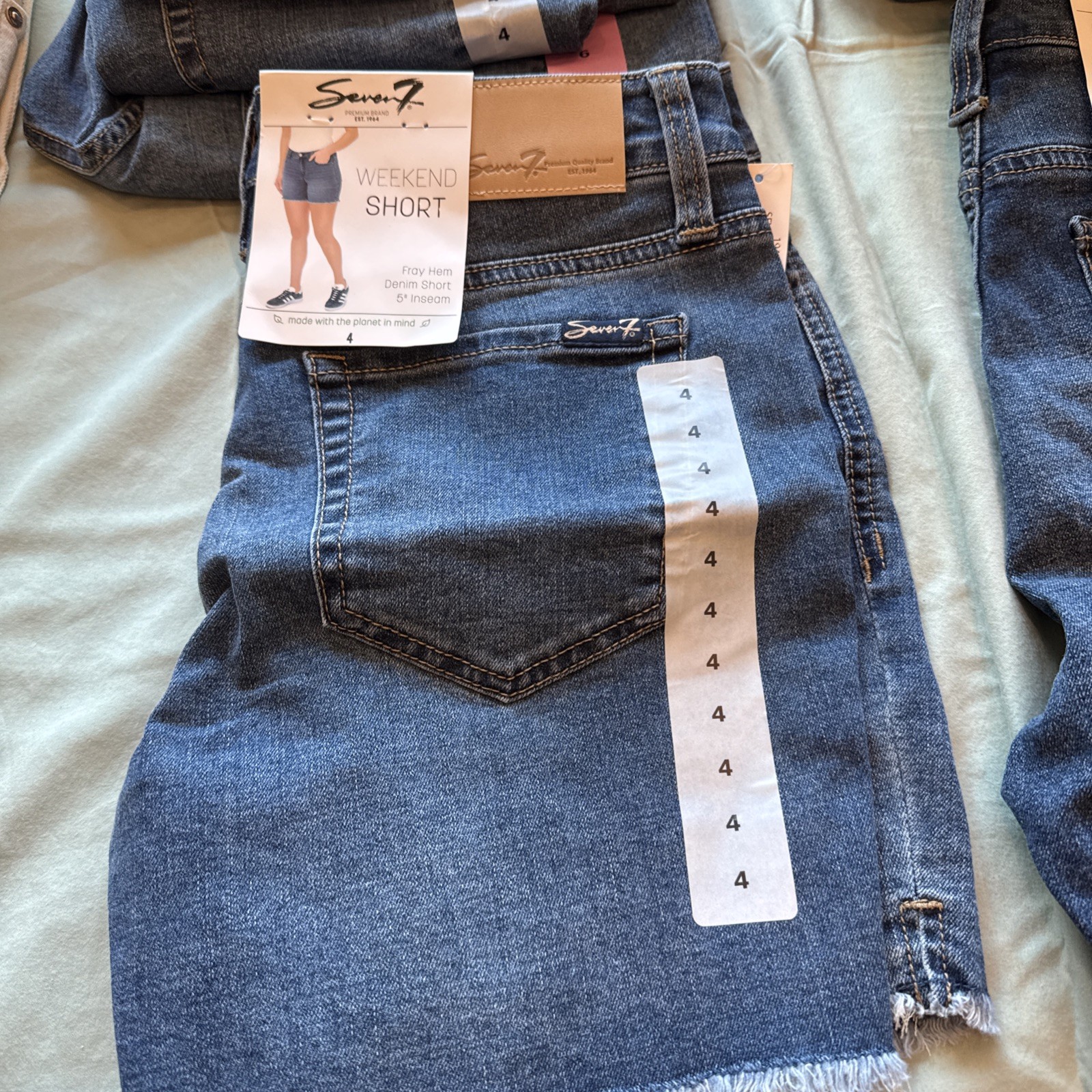Seven7 Women’s Mid-Rise Comfort Stretch Weekend Shorts