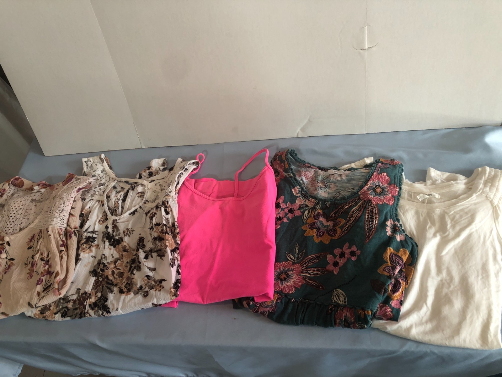 LOT of 5 Tops Maurices SMALL – Varies from 14-19″ Pit to Pit SEE LISTING