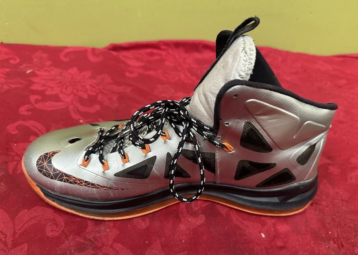 2012 Nike LeBron X Lava Grey Black Orange Sneakers Mens Sz 11 541100-800 Read