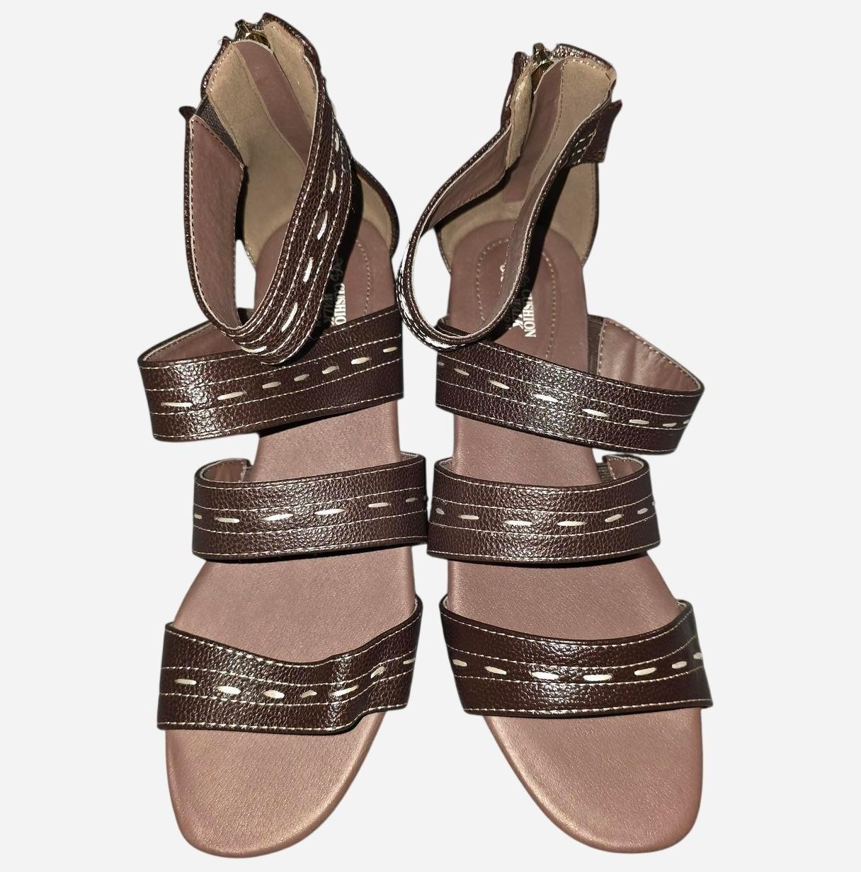 Avon Brown Cushioned Strappy Sandals Hook & Loop Closure Women’s US 8