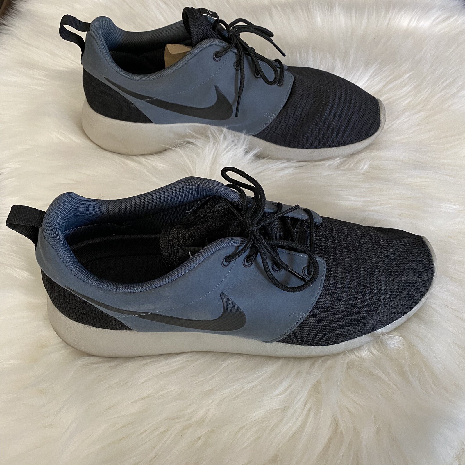 Nike Rosherun Men’s Black Running Shoes Synthetic Leather and Mesh Upper Size 11