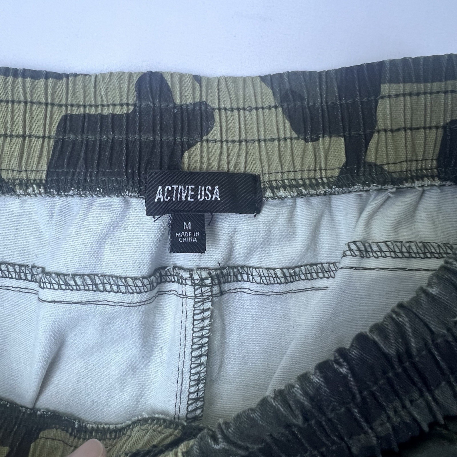 Active USA Camouflage Jogger Pants Size Medium Elastic Waist Zip Pockets