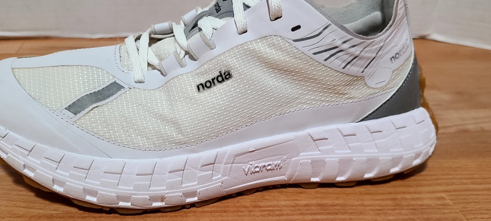 Norda 001 Trail Running Shoes Unisex Men’s 9, Women’s 10.5 – White Gray