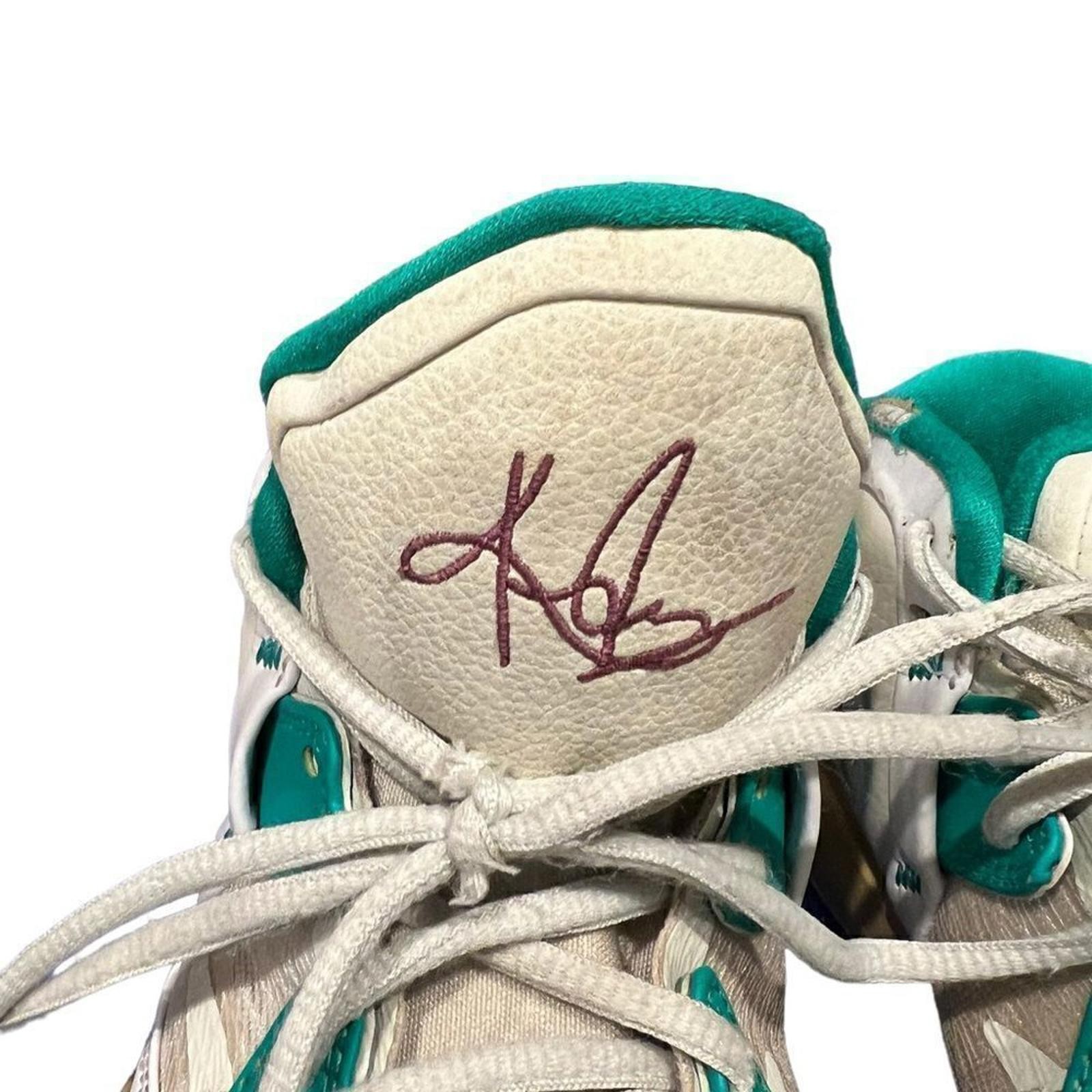 Nike Kyrie and Sue Bird  Infinity Golden Tribute sneakers youth size 4