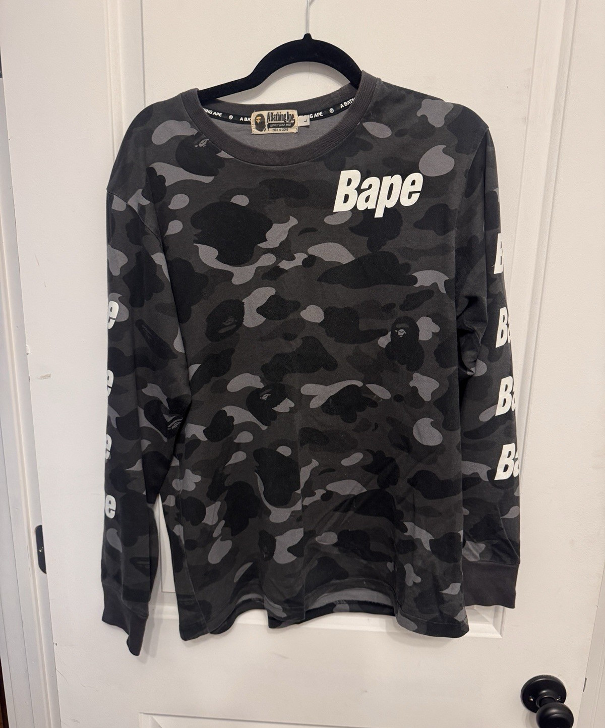 A Bathing Ape BAPE Gray/Black Camo Logo Long Sleeve Crew Neck T-Shirt Men L