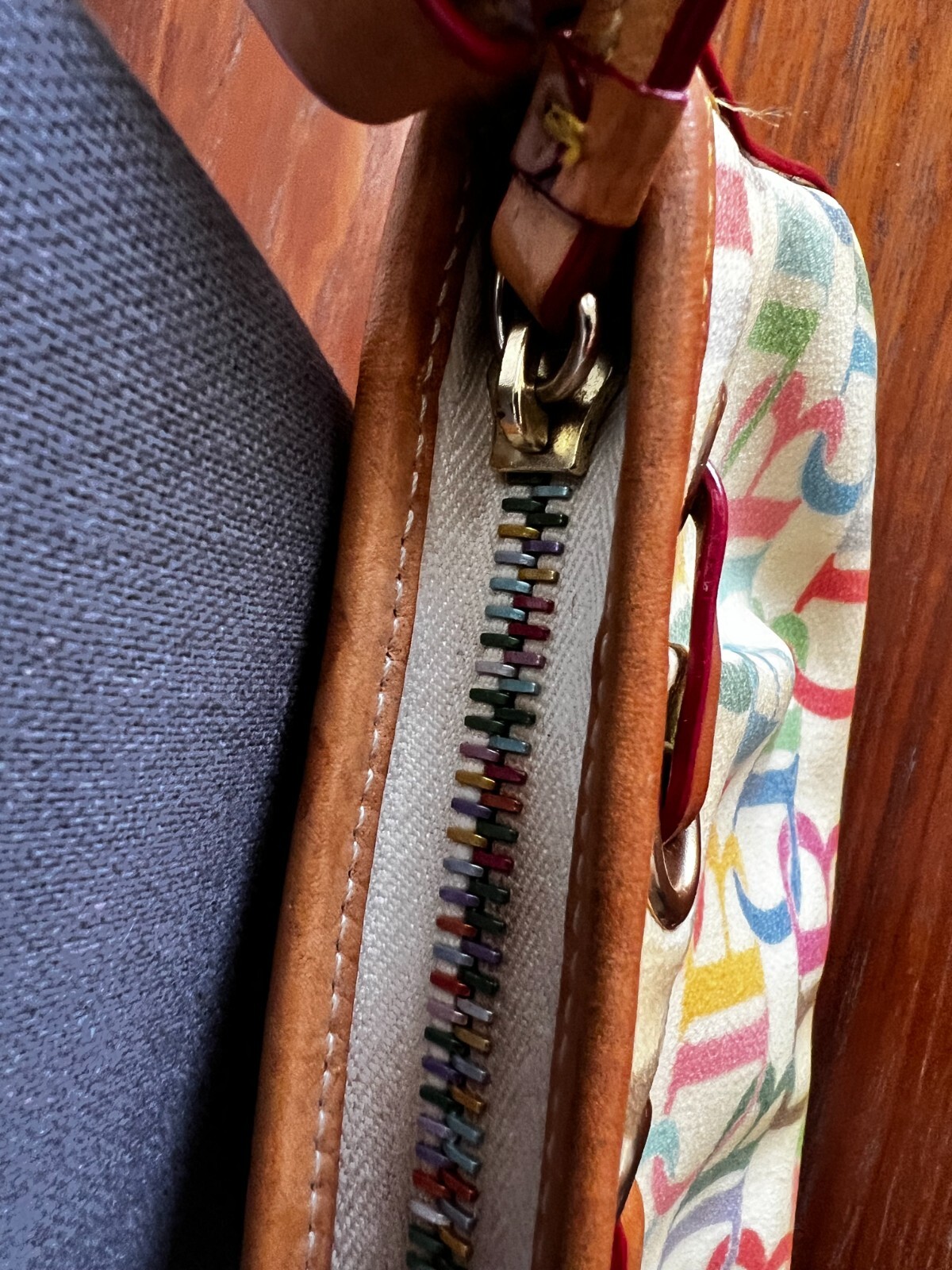 VTG Dooney & Bourke Purse SIGNATURE Rainbow Zipper Small 8.75 x 4.75