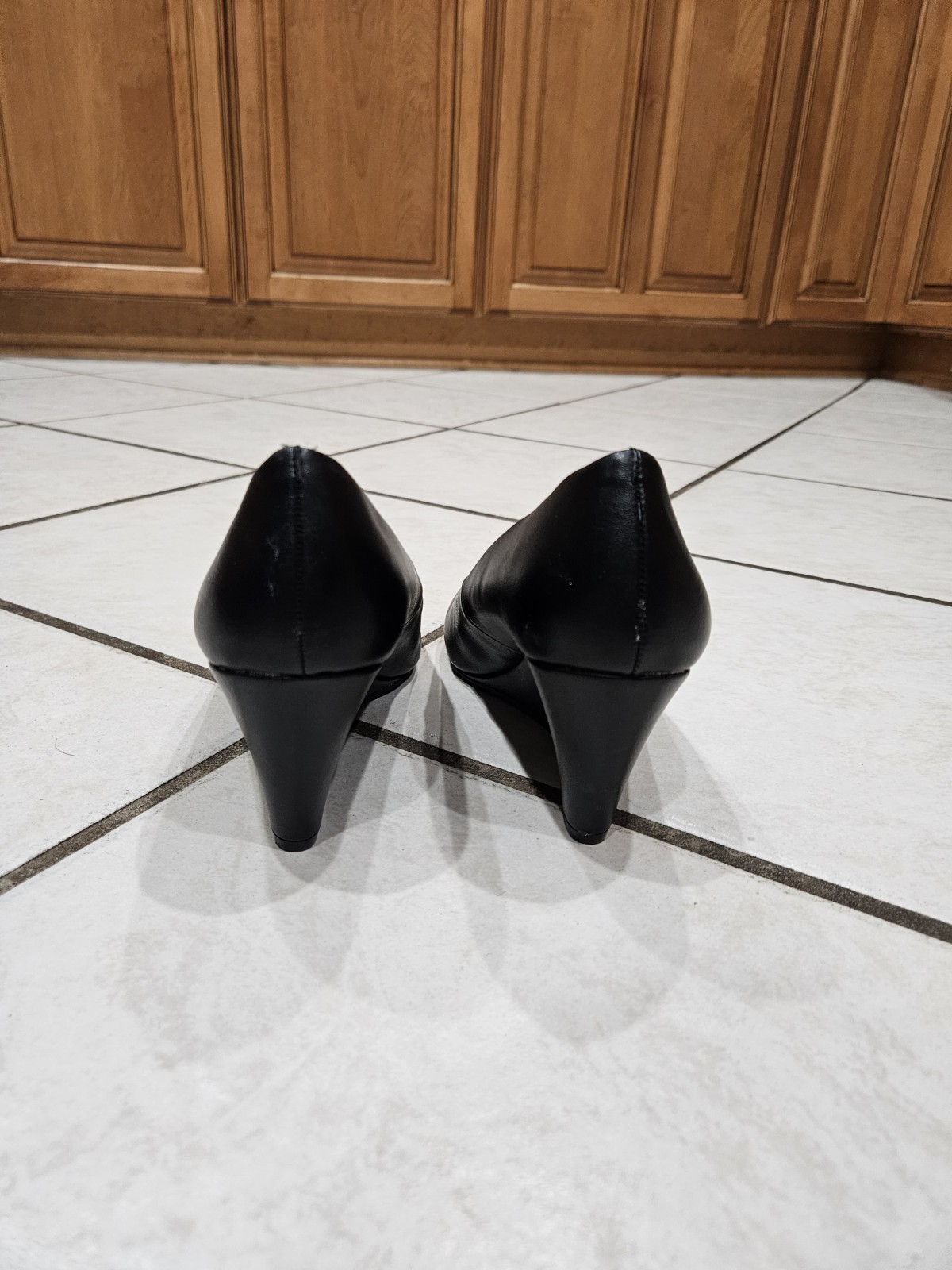 Jessica Simpson Black Wedge Pump Heels Round Toe Slip On Logo US 8