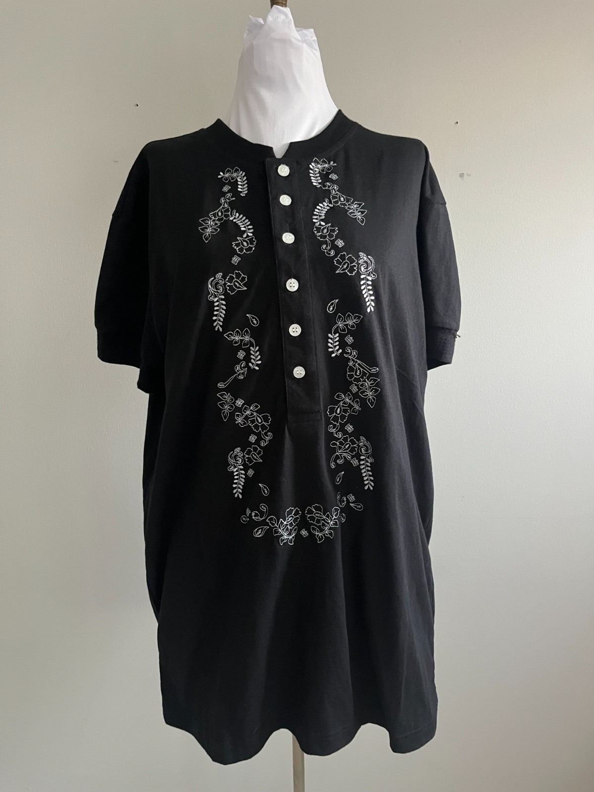 Benchx PINOYLab Limited Edition Black Floral Graphic T-Shirt Size L NWT Semi Fit