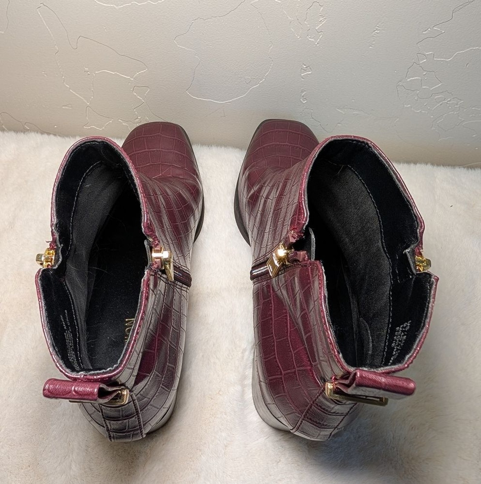 Kenneth Cole Effie Block Heel Booties | Women’s 9 M | Maroon Croc-Embossed