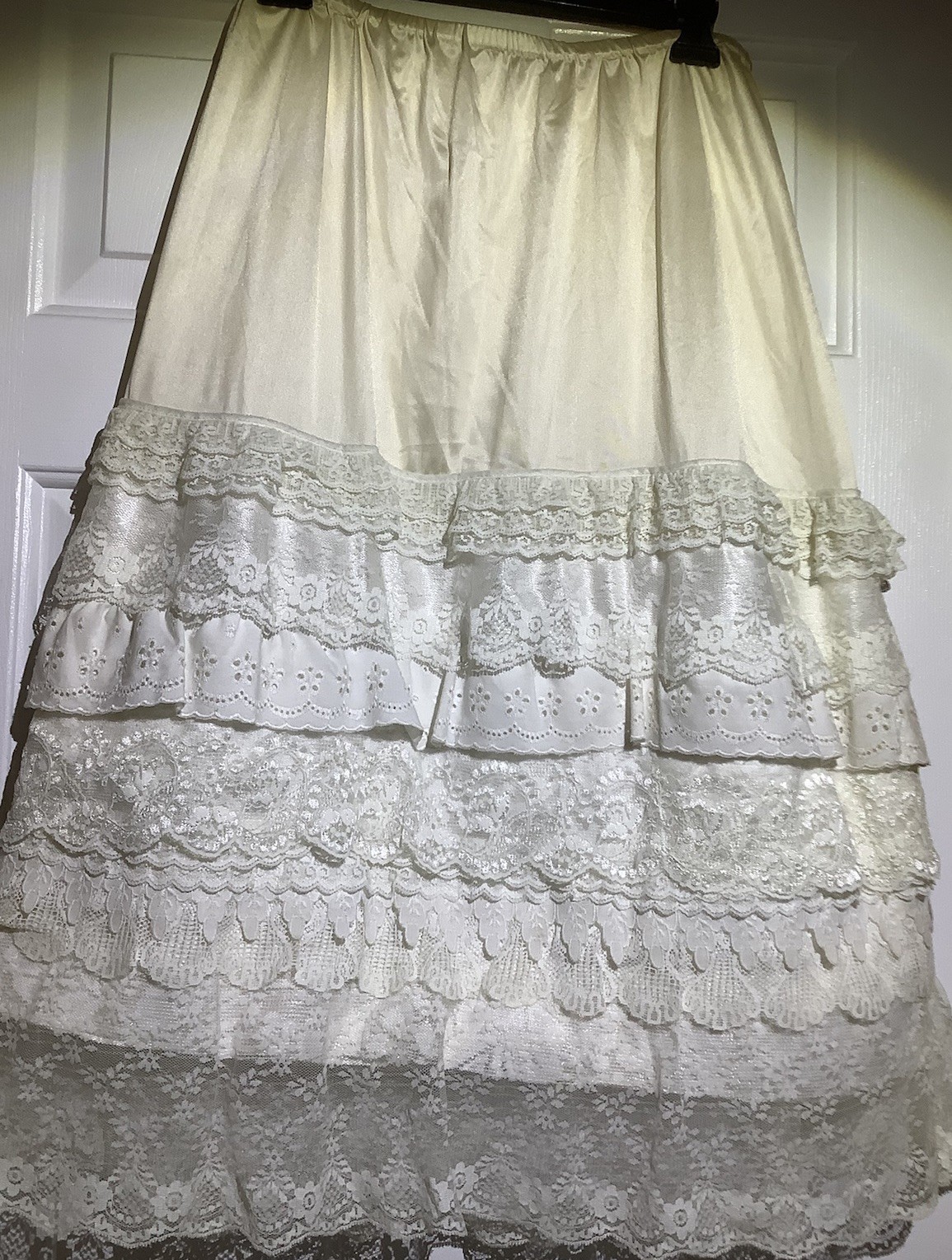 Vintage Vassarette Multi Lace Trim Half Slip Size 28 Inch Waist Tan Cream Lace