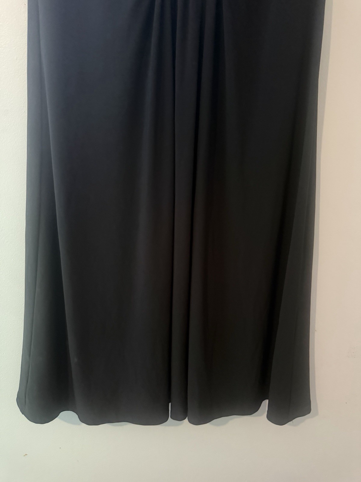 Dressbarn Black Sleeveless V Neck Midis Dress With Gold Waist Medallion Size 14W