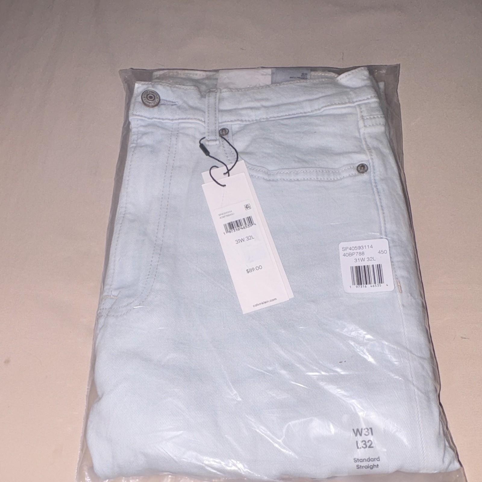 Calvin Klein Jeans Men’s White Straight Fit Denim Solid 5-Pocket Size 32 NWT