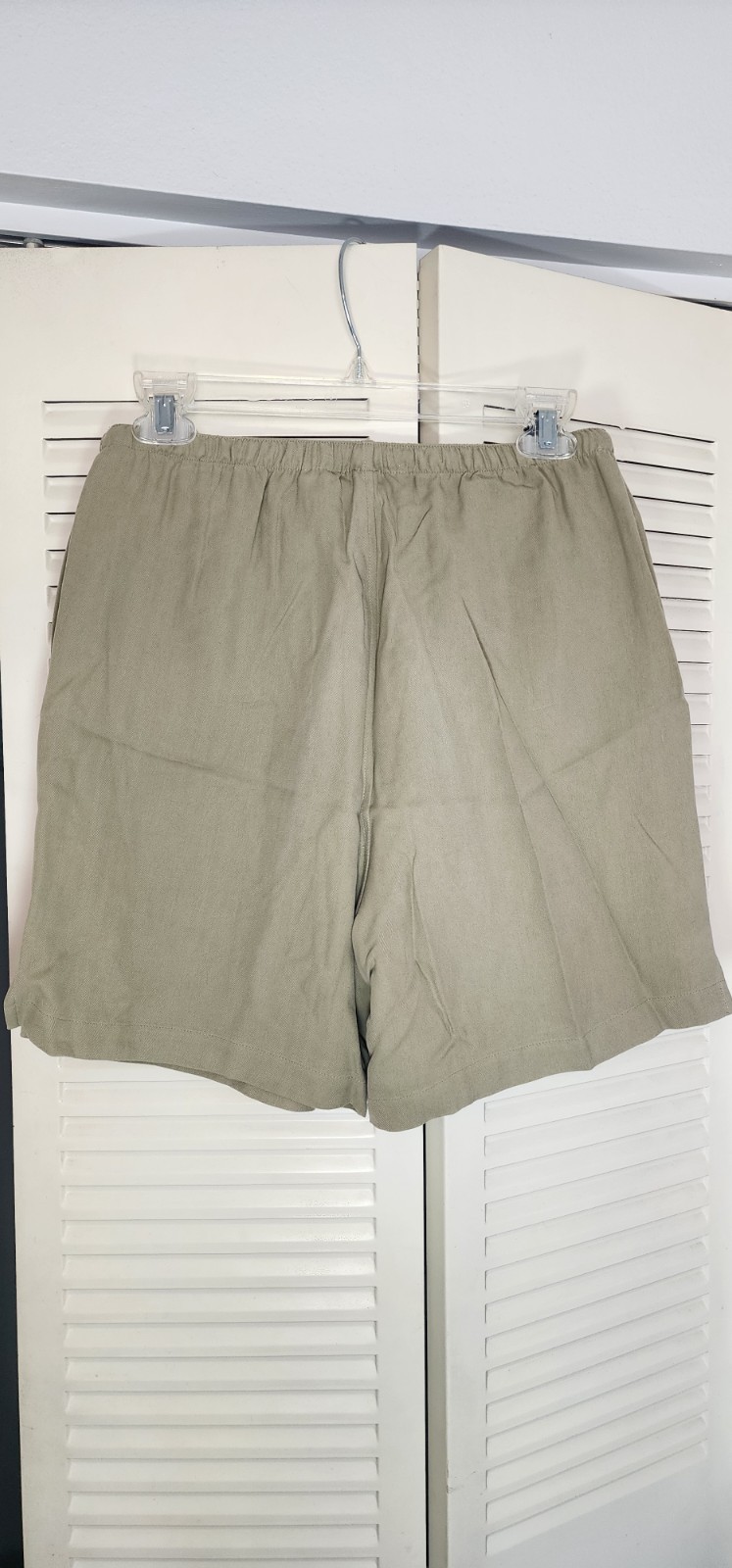 NWT Pineapple Moon 100% silk shorts sz S olive green pockets split side bottom