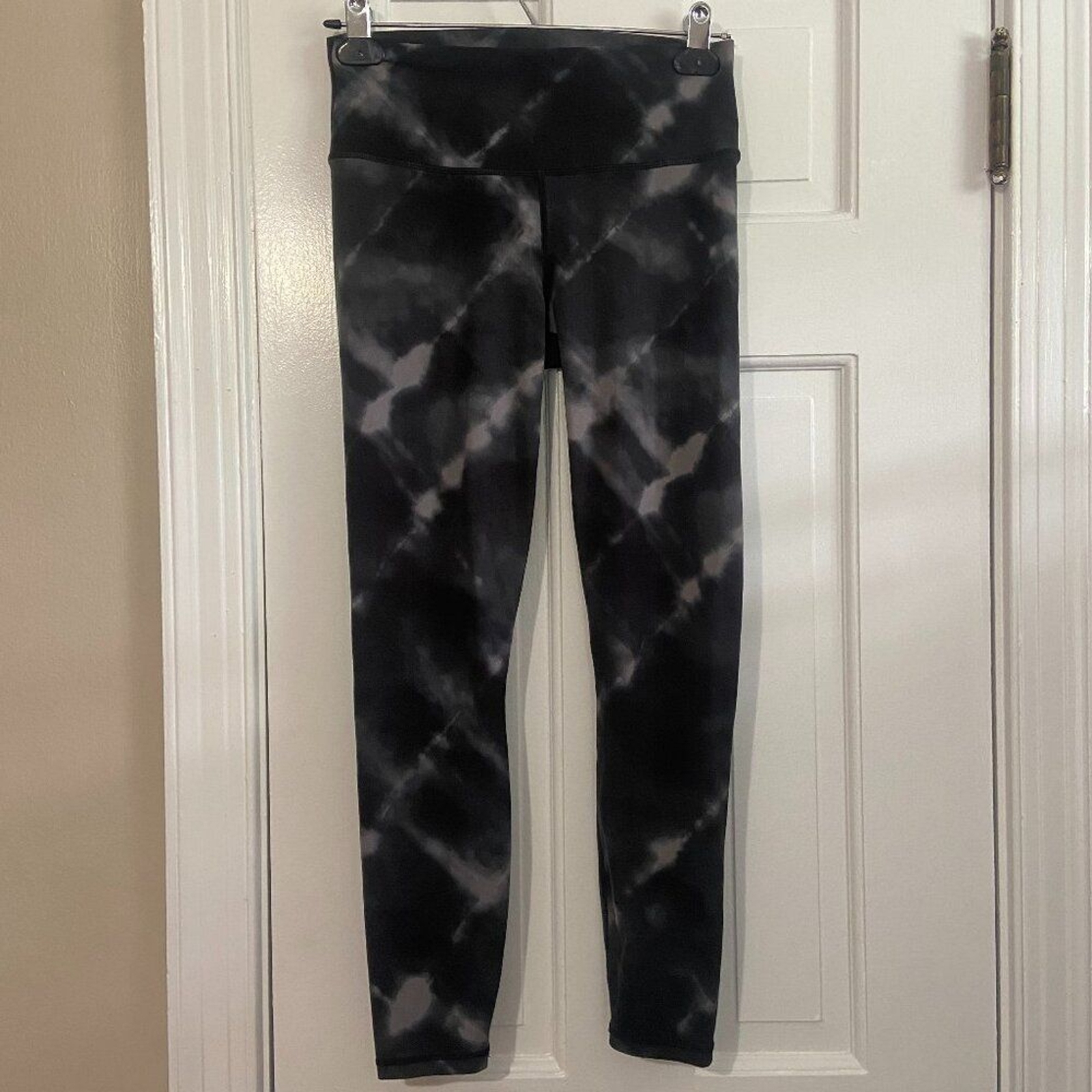 Varley Century Leggings in Black Tie Dye Full Length – Small