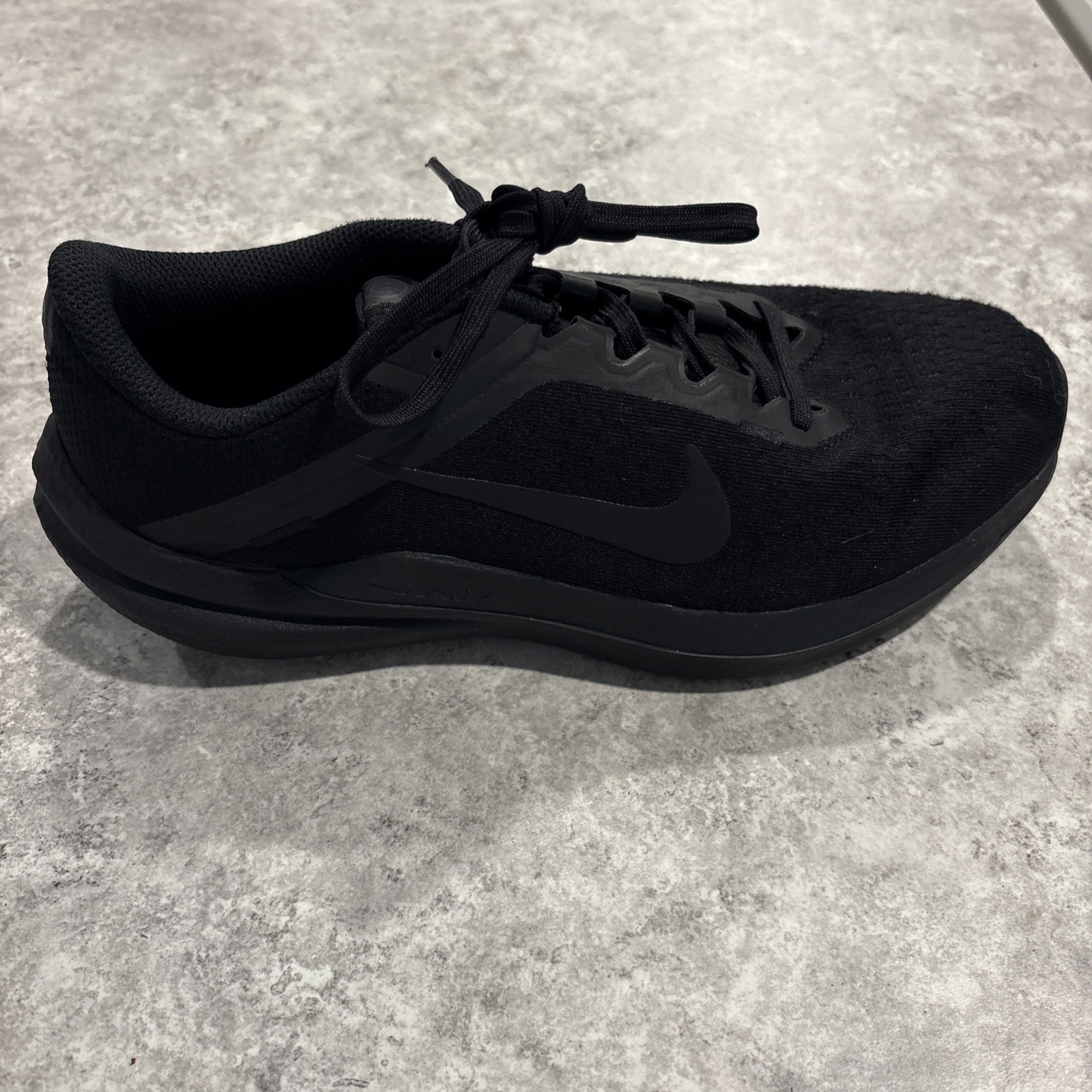 Nike Winflo 10 Men’s Size 9.5 Black Running Shoes DV4022-001 Light Usage