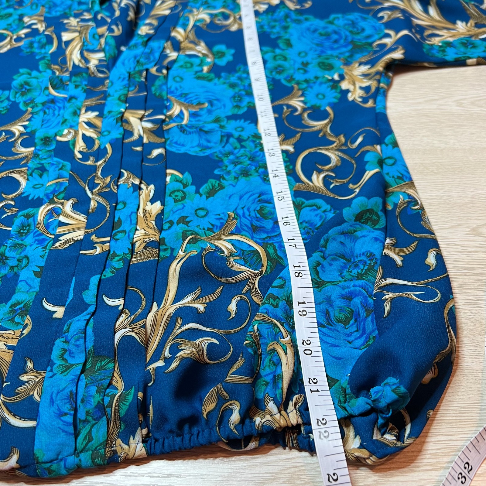 7th Avenue New York & Company Blouse Women’s XS Blue Gold Floral Rococo V-Neck