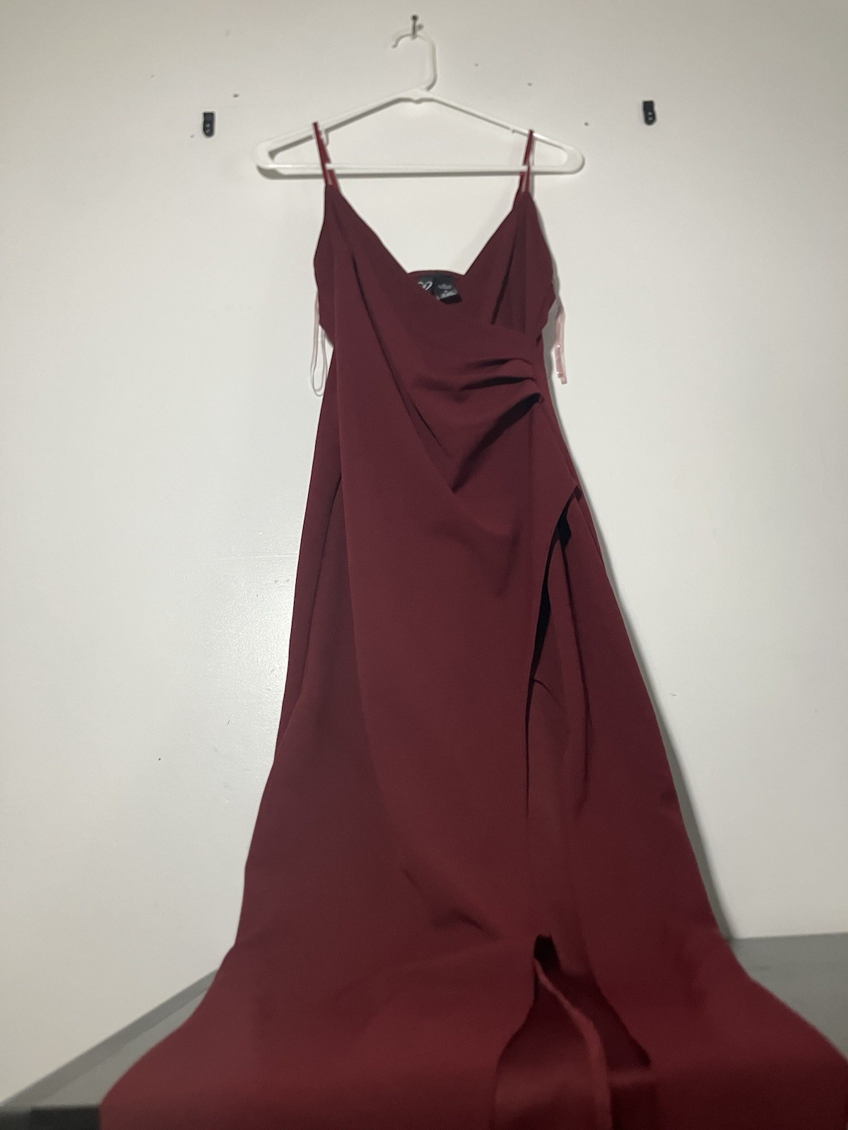 Windsor Burgundy Formal High-Slit Maxi Dress [M]