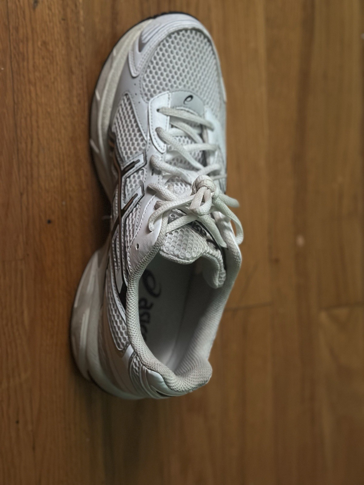 ASICS Running Shoes White Gray Mesh Men’s Size 9.5 Comfortable Athletic Sneakers