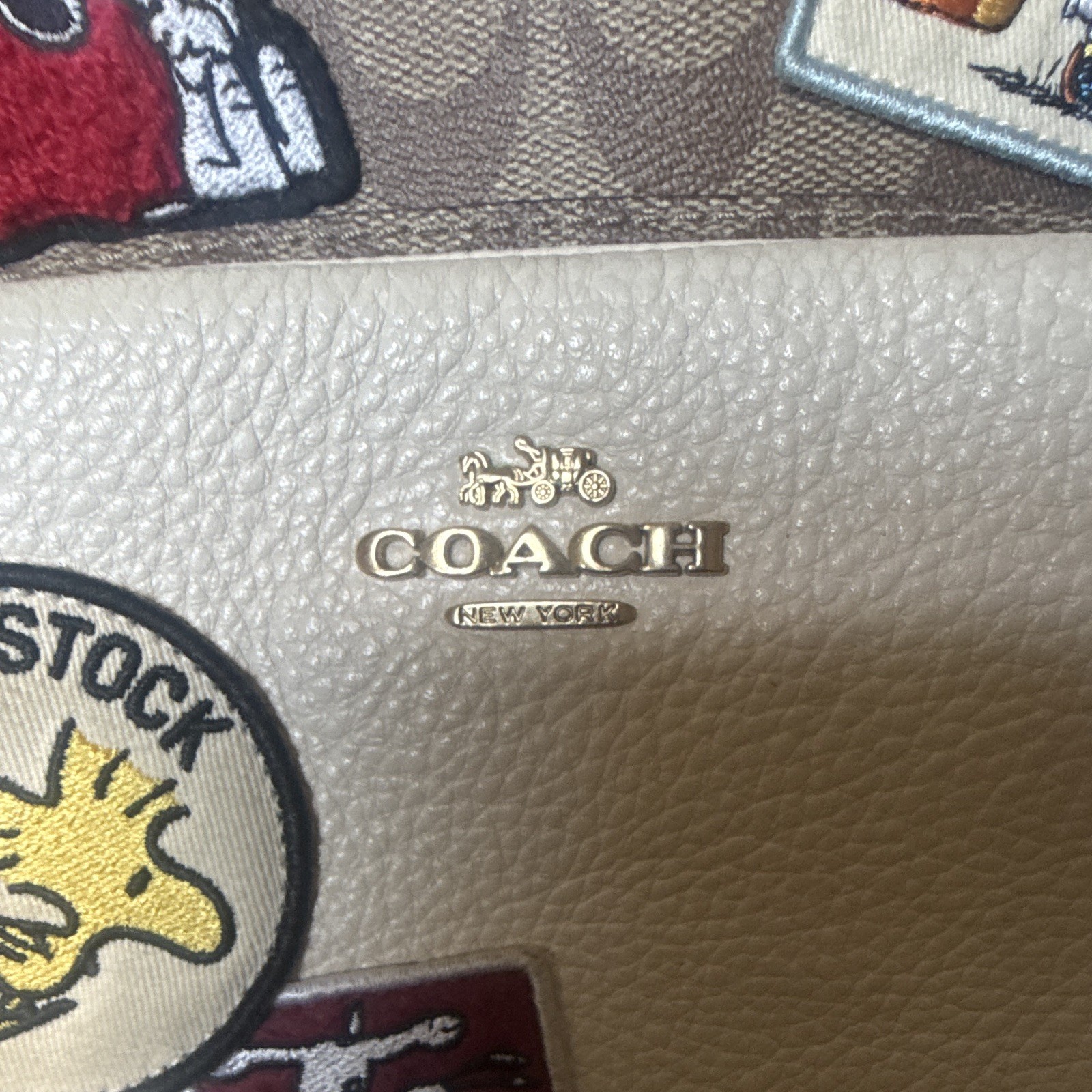 Coach x Peanuts Snoopy edition – Signature Backpack Beige Ivory Gold.