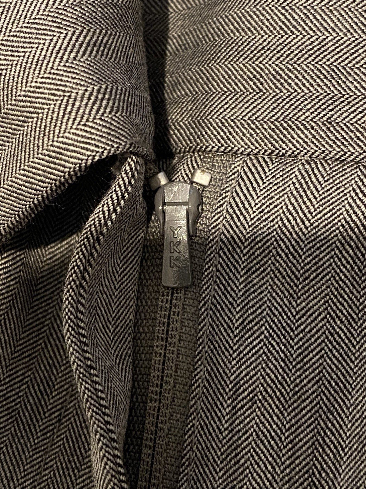 Ted Baker London Grey Herringbone wool rich 2-Piece Suit Lined Tailored Size 10