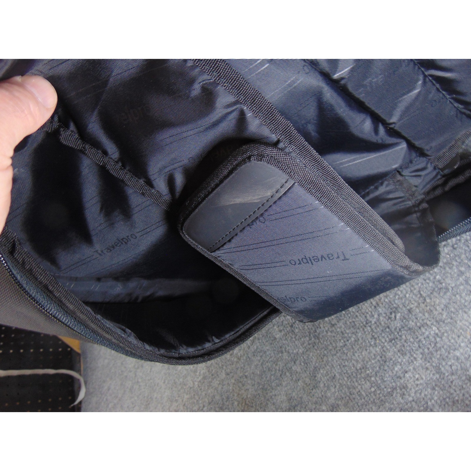Travelpro Toiletry Bag Mens Black Hanging Travel Organizer Dopp Kit Carry On